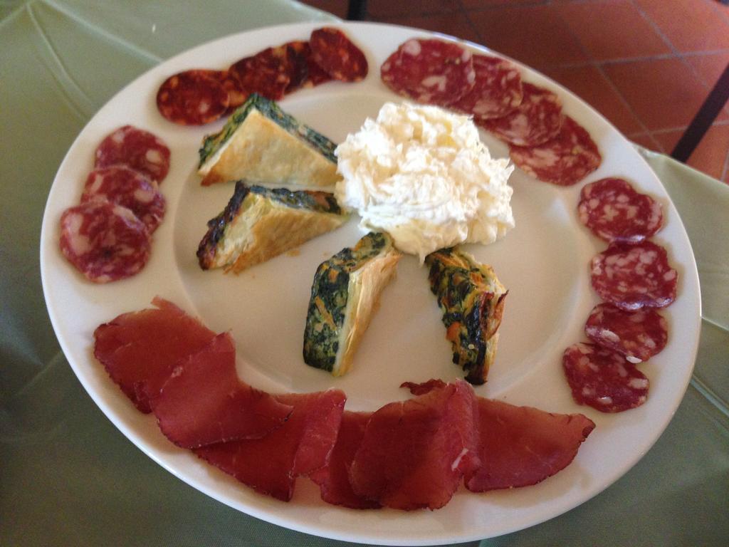 Agriturismo Ristorante Albachiara Villa Carpeneto Buitenkant foto